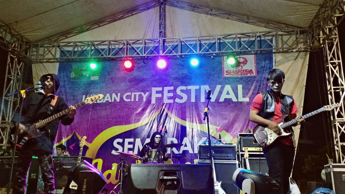 dregenate's tweet photo. https://t.co/znbIJ5MFjE

#dregenate #band #alternative #rock #grunge #indonesia #music #indie #like4like #art #performance #stage #festival https://t.co/I5ZhmXx4uL