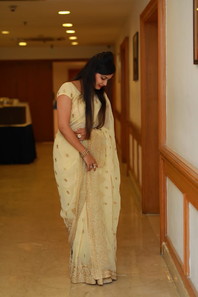 EmceeAfshan's tweet photo. Elegance Is The Only Beauty That Never Fades❤️ 

#allsmiles #6yards #ethnic #posteventclick #kochi #mcafshansyed #afshansyed #makingeventsmemorable https://t.co/1Dfxuo7NyL