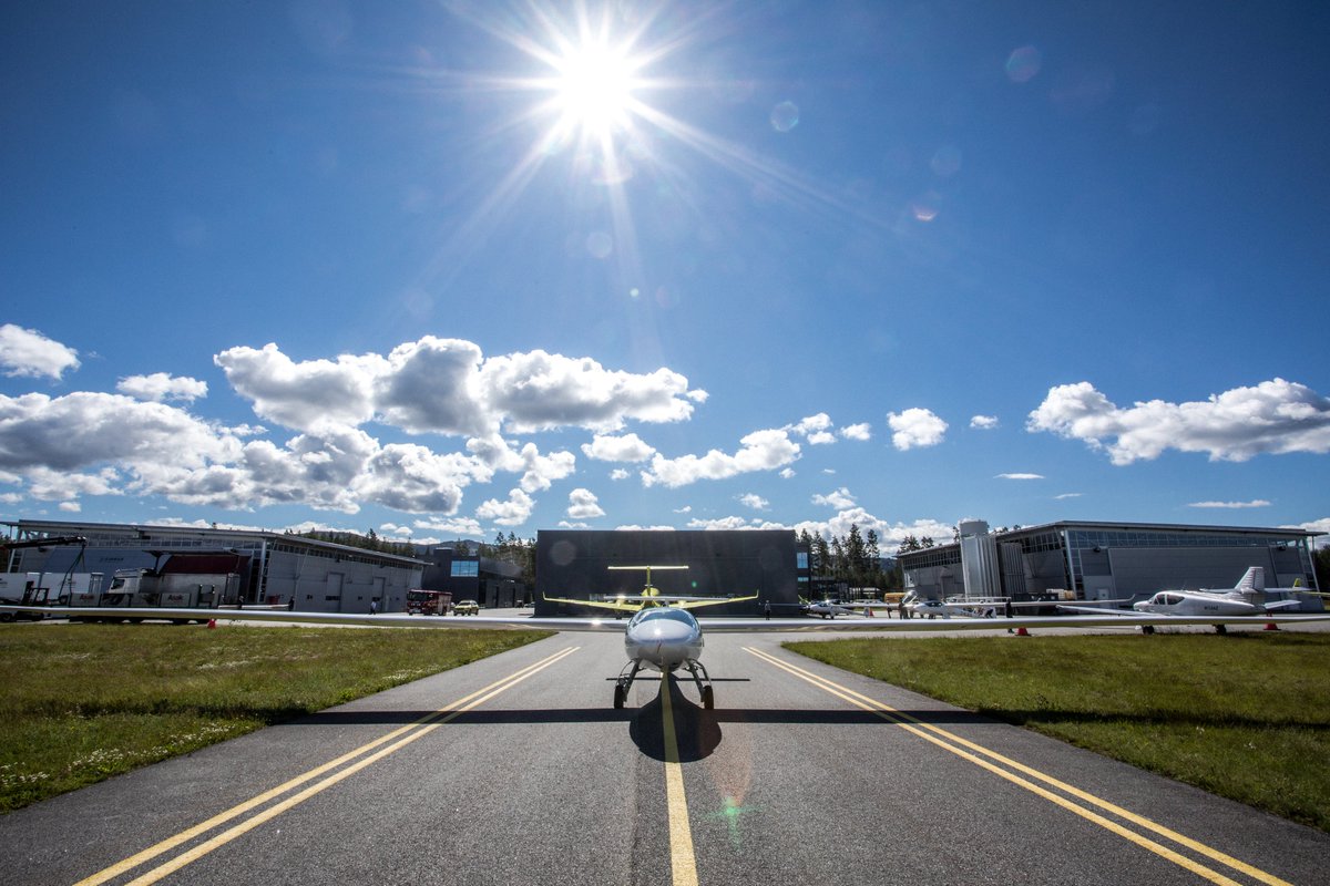 StemmeAG's tweet photo. #Stemme #Horizons2019 has been a wonderful event. Besides flying our #S10 &amp; #S12 aircraft people shared their daily experience with each other at @SundvoldenHotel #dinner #luxurytravel #Avgeeks #2AcIn1 #GravityOutsmarted #friday #UpscaleLiving #aviation #aviationphotography https://t.co/jxsjhJ3Z2S