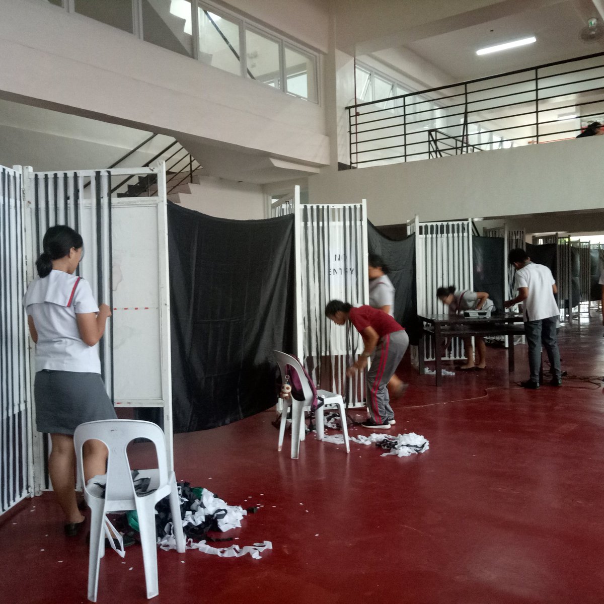 UNCmic2019's tweet photo. UPDATE: Grade 12 STEM A and B students are now preparing for today's Open Mic. Also, the performers are starting to rehearse their own literary pieces. https://t.co/2casp451zU