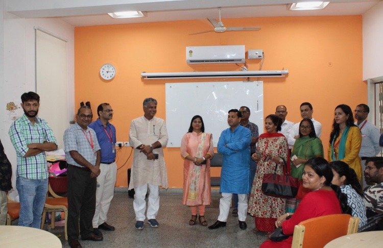 techmahindracsr's tweet photo. Glimpses from the visit of officials from #Education-EDMC: Ms Anju Kamal Kant (Mayor), Rajkumar Ballan (Chairman), Lt. Col. Ashok Kumar Singh (Director of Education) to our #ITEI-EDMC campus
#TechMahindraCSR #RiseforGood #CreatingHappierClassrooms #TeacherTraining https://t.co/vATKjJmFlH