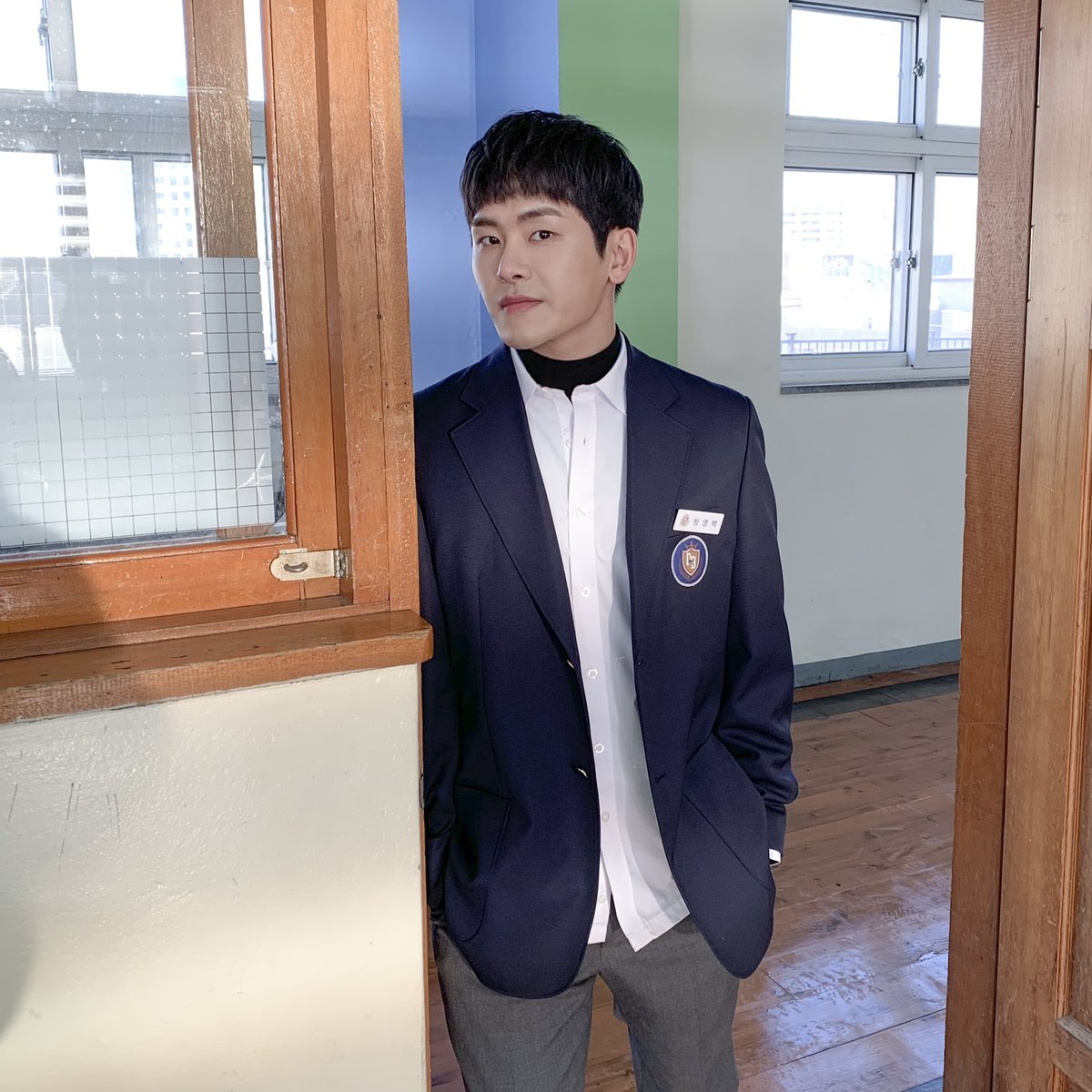 HoWon_official's tweet photo. 홀리들과 함께 맞이하는 세 번째 영백 DAY💜 
빼꼼+힐끗 ㅣㅅㅇ 영백이 보고
오늘 밤 11시 10분 <힙합왕-나스나길>로 일주일 마무리 ヽ(•̀ω•́ )ゝ‼️

#이호원 #LEEHOWON #호야 #HOYA https://t.co/A0PtTbfsgs