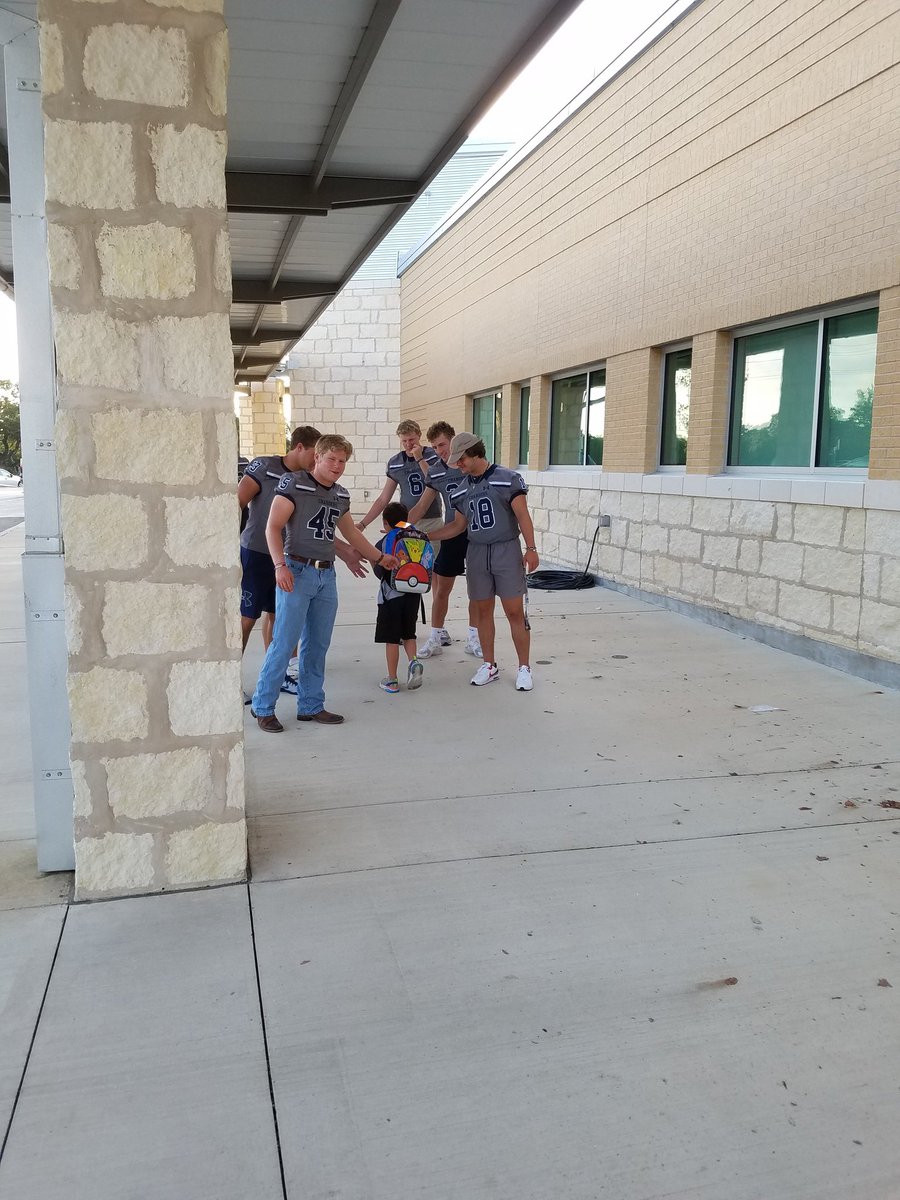 ChampionHSFB's tweet photo. "A tradition like no other..."
Thank you to the Roadrunners of @VanRaubES for having us on campus this morning. @CiboloCreekES ,we will see you next week! 
#WeAreChampion @LeechStan @BoerneISD https://t.co/qvW1mAjTqD