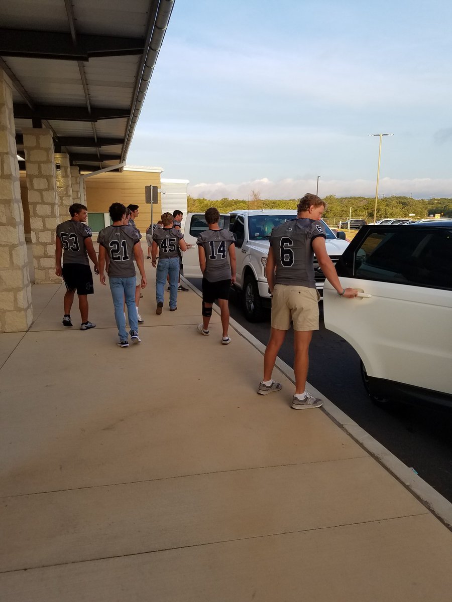 ChampionHSFB's tweet photo. "A tradition like no other..."
Thank you to the Roadrunners of @VanRaubES for having us on campus this morning. @CiboloCreekES ,we will see you next week! 
#WeAreChampion @LeechStan @BoerneISD https://t.co/qvW1mAjTqD