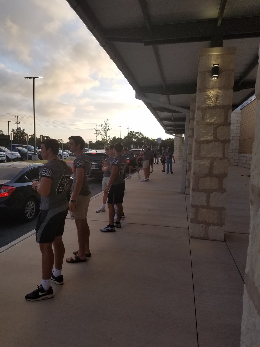 ChampionHSFB's tweet photo. "A tradition like no other..."
Thank you to the Roadrunners of @VanRaubES for having us on campus this morning. @CiboloCreekES ,we will see you next week! 
#WeAreChampion @LeechStan @BoerneISD https://t.co/qvW1mAjTqD
