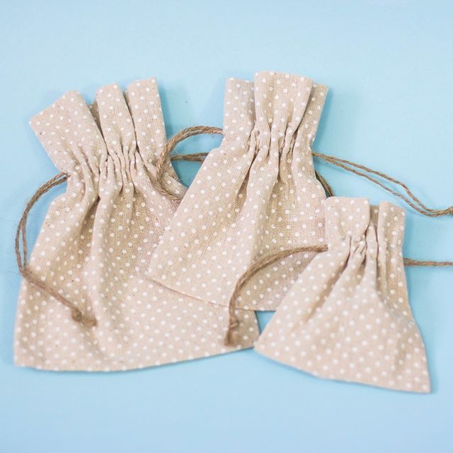 💟These rustic little bags are perfect for little gifts or wedding favours! ⁠
⁠
⁠
#calicobags #weddingfavour #giftbag #rustic ⁠
#ribbon #design #wedding #pink #gift #inspiration #diy #bow #handmade #cute #create #gold #flowers #gifts #smallbusines… ift.tt/2PbEDyK