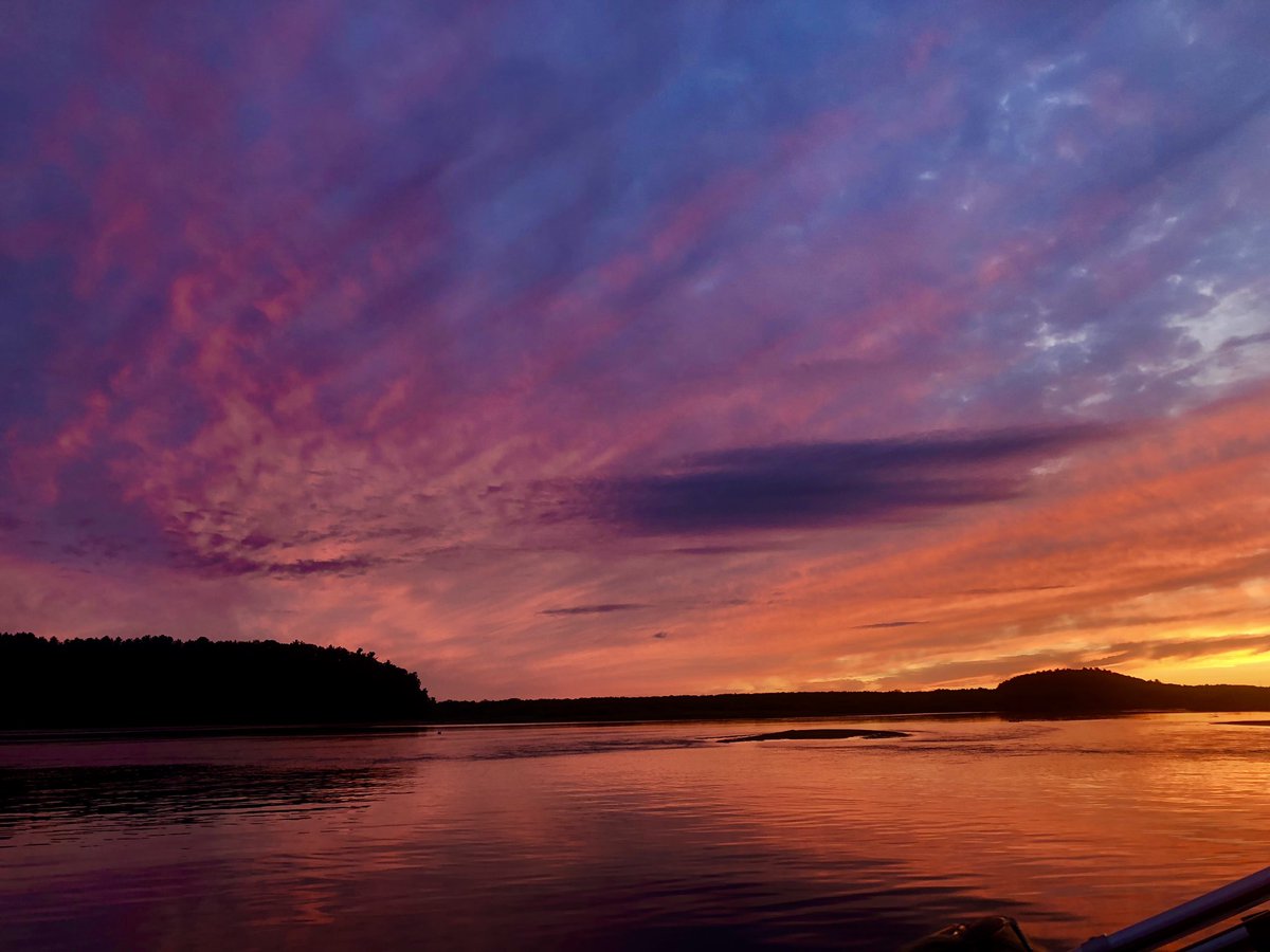 mpgjhg's tweet photo. Sunset over the Wisconsin River. Enjoy... https://t.co/NxCrEX7U1V