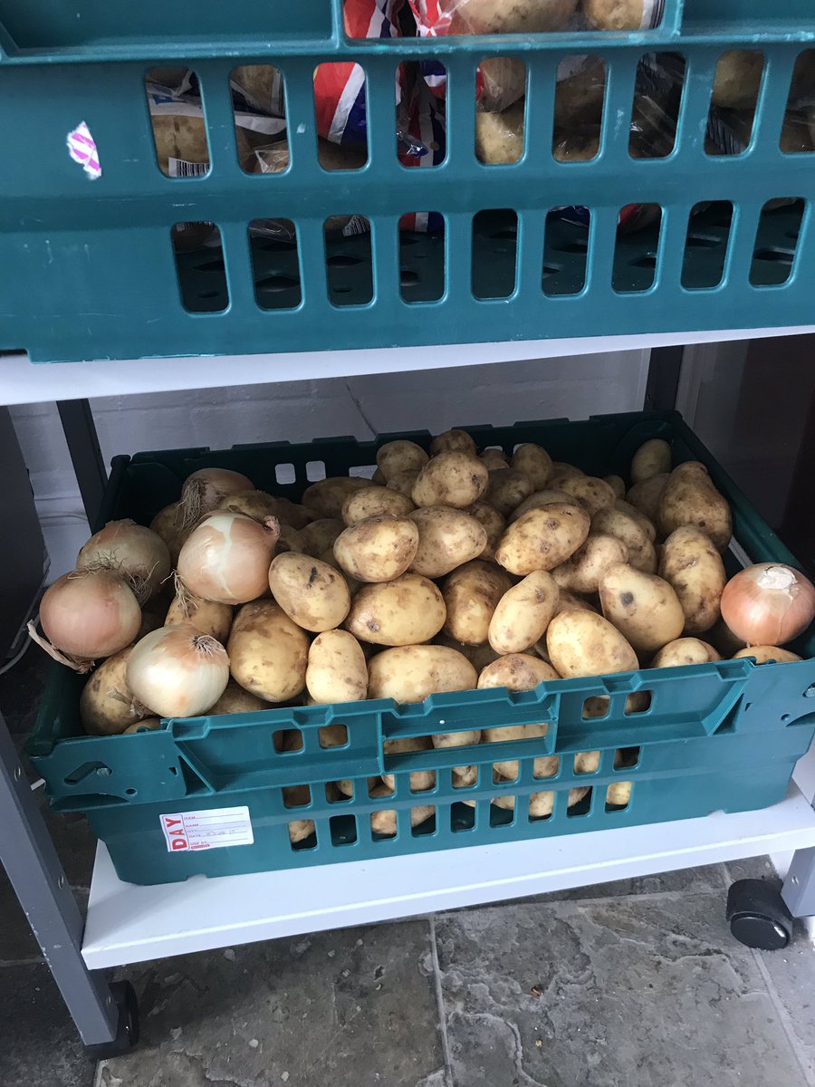 Plenty of fresh vegetables in the fridge today - thanks <a href="/LidlGB/">@LidlGB</a>        #Swansea #CommunityFridge #reducefoodwaste