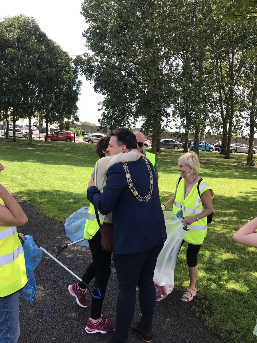 DNPartnership's tweet photo. Dublin’s Lord Mayor, Paul McCauliffe arriving to the Finglas Family Fun Day #barnardos #betterfinglas #dnwap #DCC #meetingplace #gardasiochanafinglas #tusla #FYRC #LordMayor #FinglasWestFRC #thegreenscene #finglascentre #safefoodIreland @PaulMcauliffe https://t.co/GPvI5NX2uJ