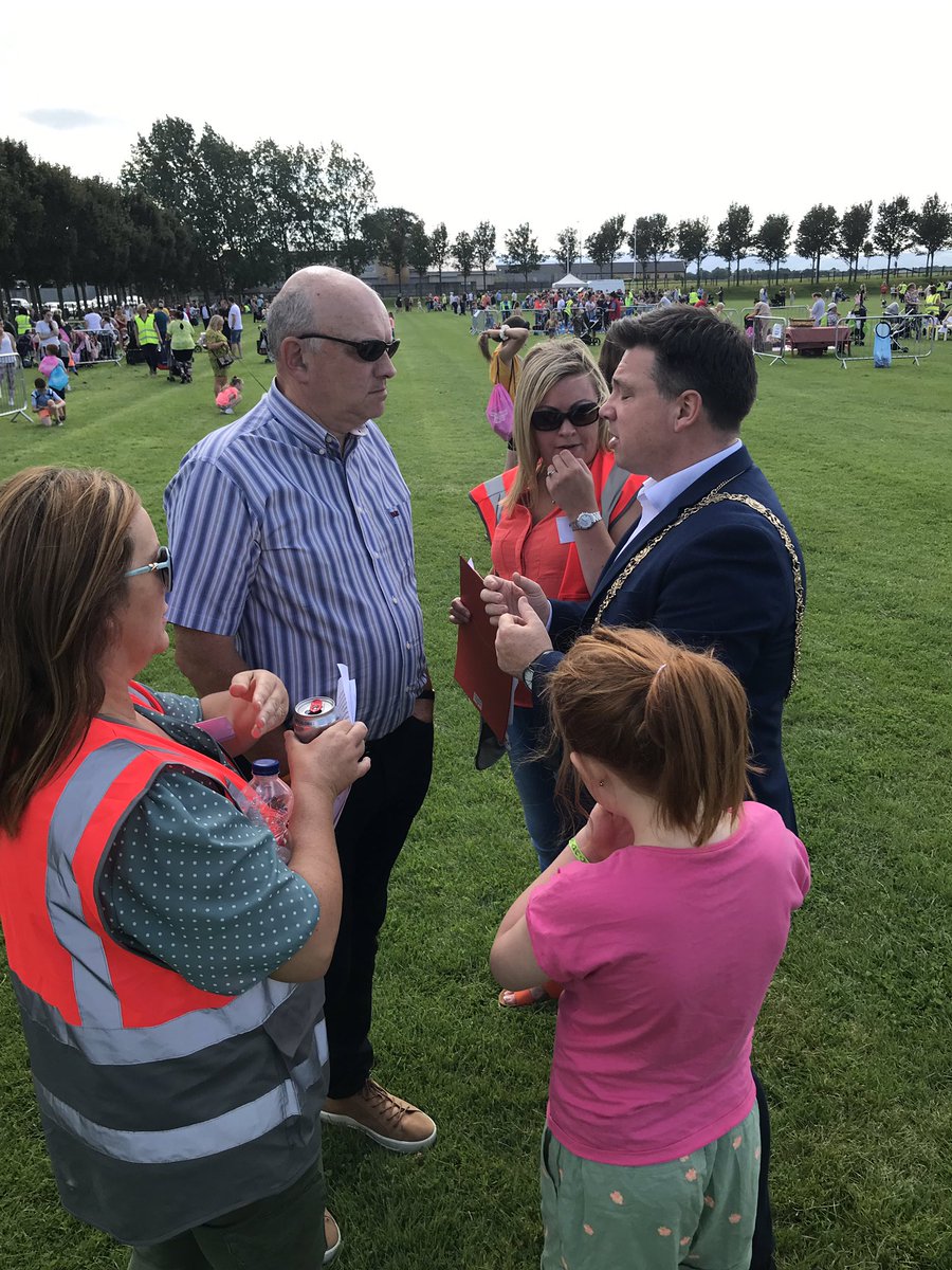 DNPartnership's tweet photo. Dublin’s Lord Mayor, Paul McCauliffe arriving to the Finglas Family Fun Day #barnardos #betterfinglas #dnwap #DCC #meetingplace #gardasiochanafinglas #tusla #FYRC #LordMayor #FinglasWestFRC #thegreenscene #finglascentre #safefoodIreland @PaulMcauliffe https://t.co/GPvI5NX2uJ