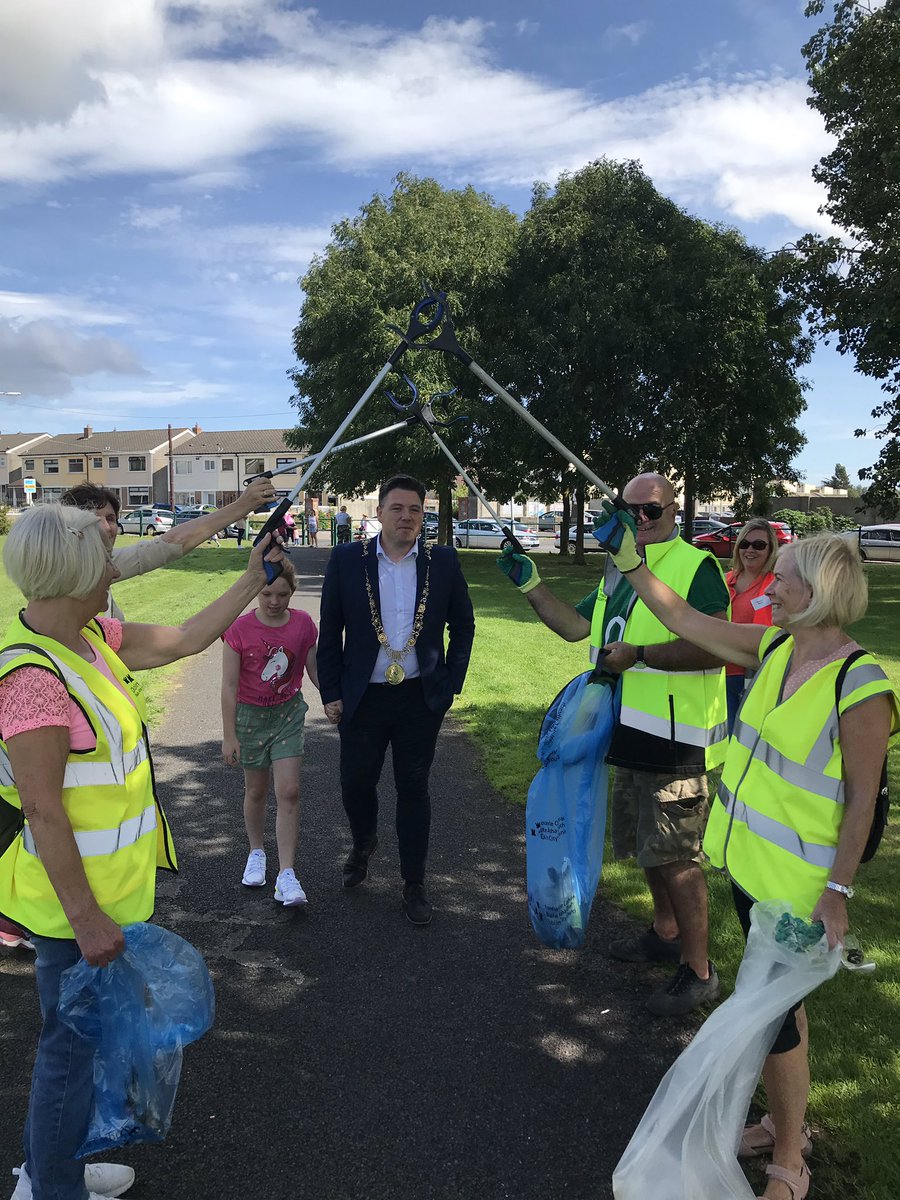DNPartnership's tweet photo. Dublin’s Lord Mayor, Paul McCauliffe arriving to the Finglas Family Fun Day #barnardos #betterfinglas #dnwap #DCC #meetingplace #gardasiochanafinglas #tusla #FYRC #LordMayor #FinglasWestFRC #thegreenscene #finglascentre #safefoodIreland @PaulMcauliffe https://t.co/GPvI5NX2uJ