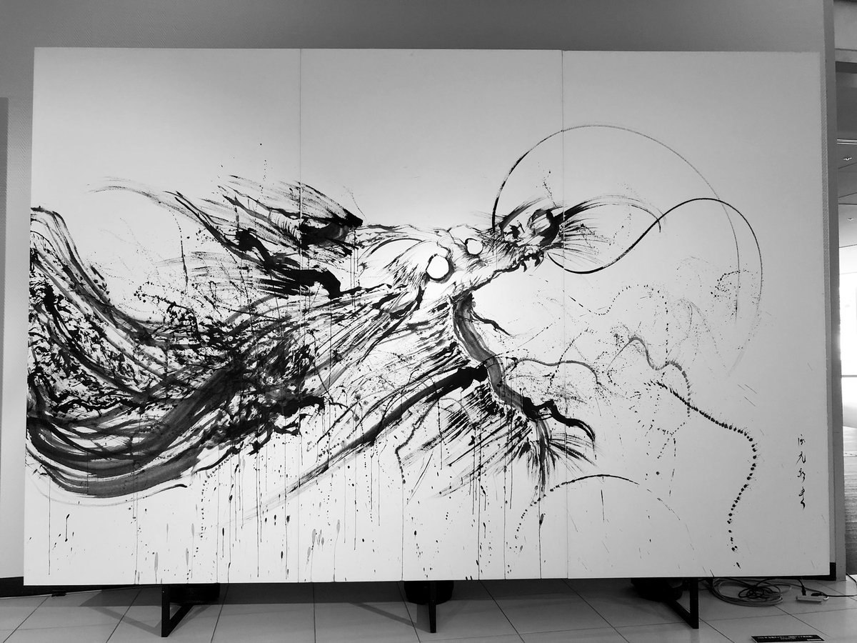 #龍のキセキ 展に行けました…!
躍動感がすごく、展示スタイルやデジタルとの融合に唯々圧倒されました!生で観るしかないです!
#マークメイザン にも少しだけお邪魔したのですが、ゆったり作業できて大満足でした*
自分も秋の展示に向けてとお仕事頑張ります!
#鹿児島展 #墨絵 #西元裕貴 