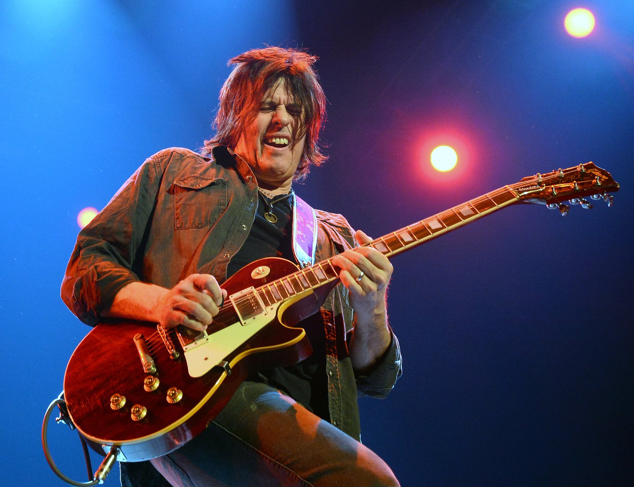 Happy birthday to Stone Temple Pilots guitarist, Dean DeLeo! he turns 58 today! 