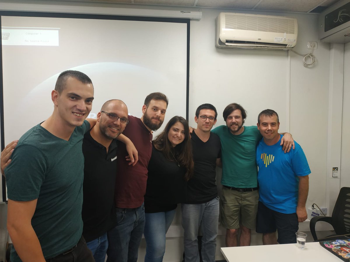 HodashDev's tweet image. Some more pictures from last nights meetup It&apos;s All About Responsive and Reactive with the speakers @Michael_Hladky and @eladsc and thanks for the organizers and community members! @GalMaimon @jodoron @GuyNesher @MichalPorag