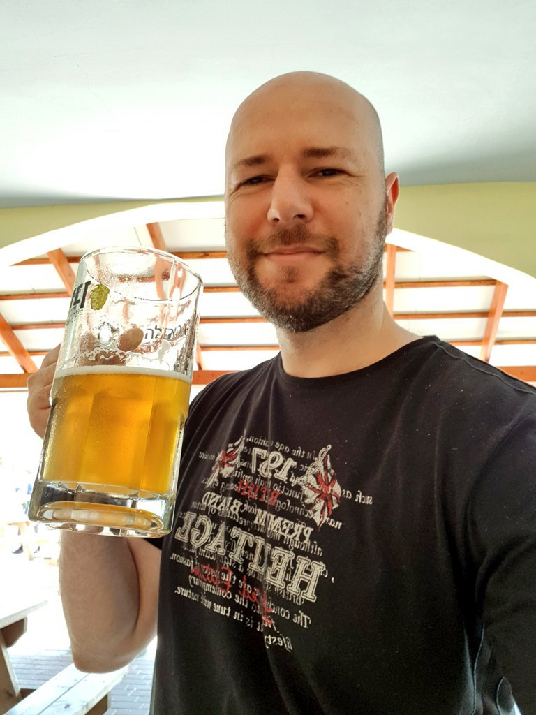 YossiZilberman's tweet photo. Enjoying my last friday's lunch in #Israel (for now) with a delicious Israeli beer 🍺 #shabbatshalom everyone! https://t.co/o990xDnXn0