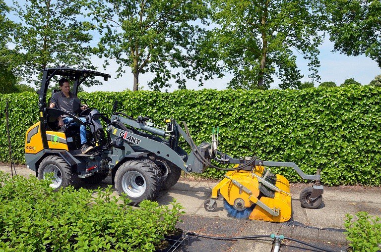 TOBROCO-GIANT toont en demonstreert diverse modellen tijdens deze vakbeurs voor professionals in de openbare groen/grijze ruimte.

deopenbareruimte.nu/nieuws/primeur…