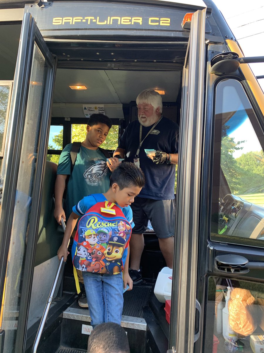 LawrencevilleES's tweet photo. Some of our students were caught LEADing today on the bus! Awesome Job! #LEAD #AchieveExcellence #PBIS #OurBusDriversRock @GwinnettSchools https://t.co/UmNNv9shEI
