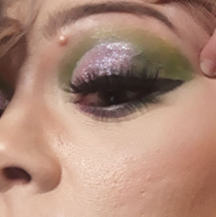 JackiConcepcion's tweet image. Day 8 of my #100daysofmakeupchallenge I had a lot of fun playing with the colors here... @MakeupRVLTN tammy palette @milanicosmetics  highlighter + holographic eye topper @LAColorsusa #lacolorsbrowpomade #brows @KissProducts #themlashestho #lashes #eyelashglue