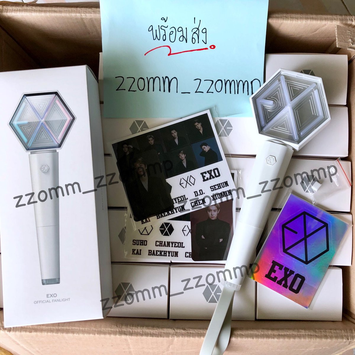 zzomm_zzommp's tweet photo. 🔰(พร้อมส่ง) #แท่งไฟEXO ver.3
ได้ Photo card ทุกแท่ง / มีให้เลือก 2 แบบ

💙 การ์ดสุ่ม แท่งละ 1490฿
💛 เลือกการ์ด แท่งละ 1590฿
📮 ค่าส่ง 80/100/ ต่อไป+20

สนใจ Dm มาได้เลยนะคะ
#ตลาดนัดEXO #เอลี่บง #ตลาดนัดเอ็กโซ
#ตลาดนัดอซ #ตลาดนัดEXOL #แท่งไฟอซ #EXO #EXplOrationinBKK #EXplOration https://t.co/Jcrsp7GMD6