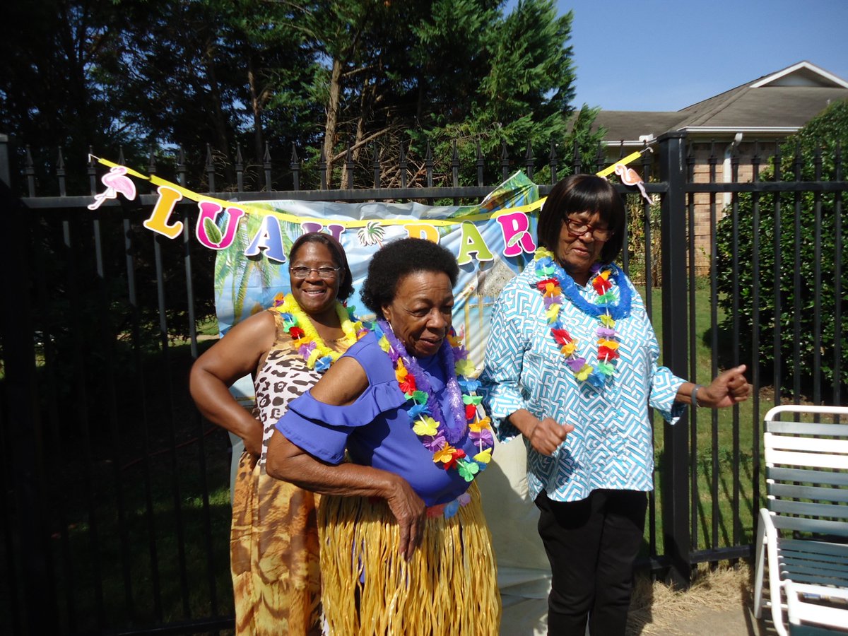 AmblingCompany's tweet photo. Heritage Park Apartments held a Luau for their residents earlier this week.  There were games by the pool, a tropical photo booth, snacks and Hawaiian music to fill the air. 

Wonderful sense of community at Heritage Park! https://t.co/nmWvd1a7MQ