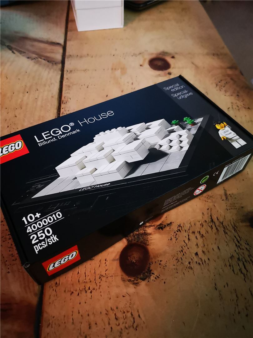 pilotbrick's tweet photo. More Lego Architecture on https://t.co/3EFNZetu3n - > Lego Billund House (#Lego4000010) in MISB condition offered by seller "Scott" for about USD 61 / £ 50 / ZAR 922 / € 55 
https://t.co/uZF1QlsPyp

#legobillundhouse #lego #legoarchitecture #pilotbrick https://t.co/KAQC0lypfs