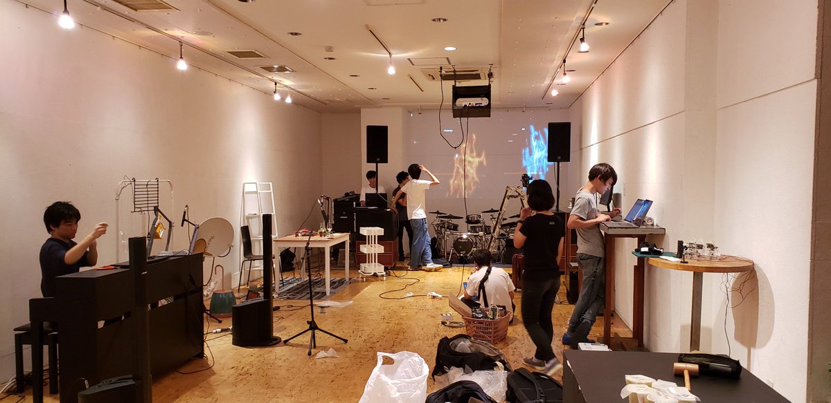 naotokui's tweet photo. 明日のイベント、鋭意準備中! #SFC #sfc_xmusic #sfc_cclab https://t.co/WGmLiWrZvI https://t.co/8v4dUOlgYC