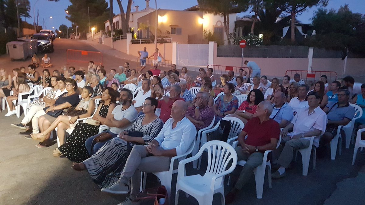 Ahir varen començar les festes de les 4 Cales (Cala Magrana, Anguila, Mendia i s'Estañy d'en Mas). Tot un luxe haver comptat aquest any amb la presència de Fanny Tur Riera com a pregonera.
