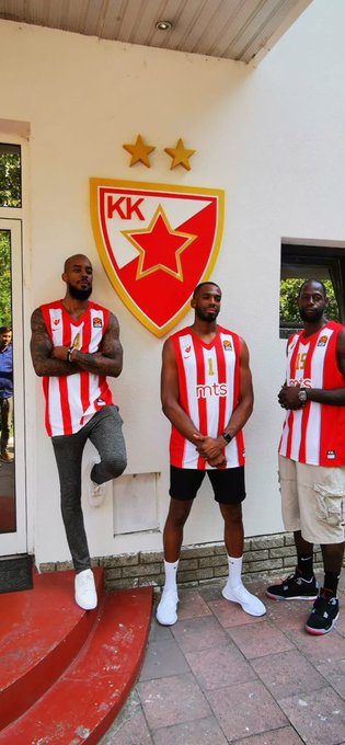 ECpFEb0VAAEv3nJ?format=jpg&name=small