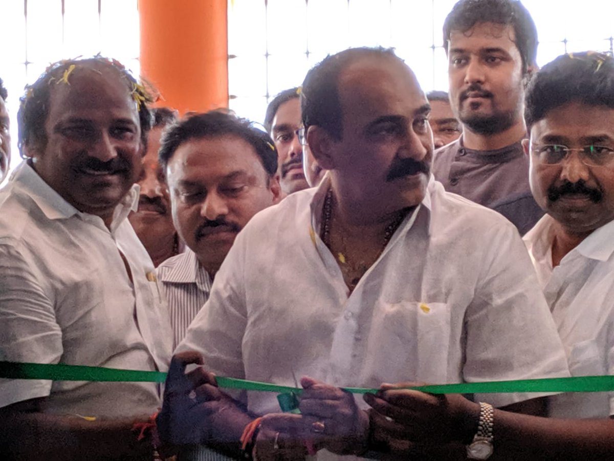 APSmartVillage's tweet photo. Inauguration of the Digital classroom by Hon'ble Ministers Sri Adimulapu Suresh, Sri Balineni Srinivasa Reddy and MLA Sri TJR Sudhakar Babu
#TanguturiPrakasam #BadiParivartana https://t.co/vo5ma8ijIf