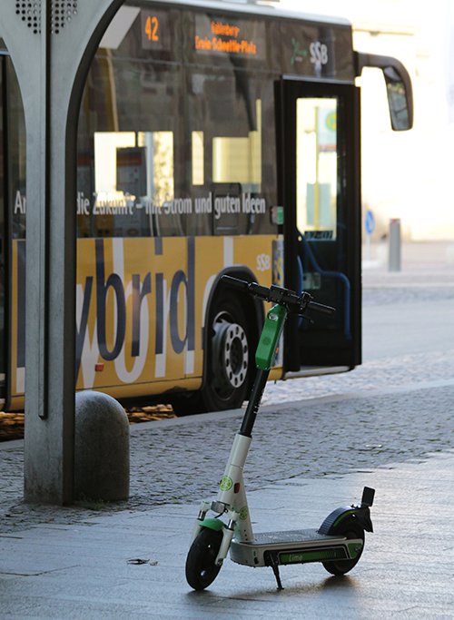 jaytext's tweet photo. traute zweisamkeit #42er und #escooter https://t.co/pFYah2ClyM