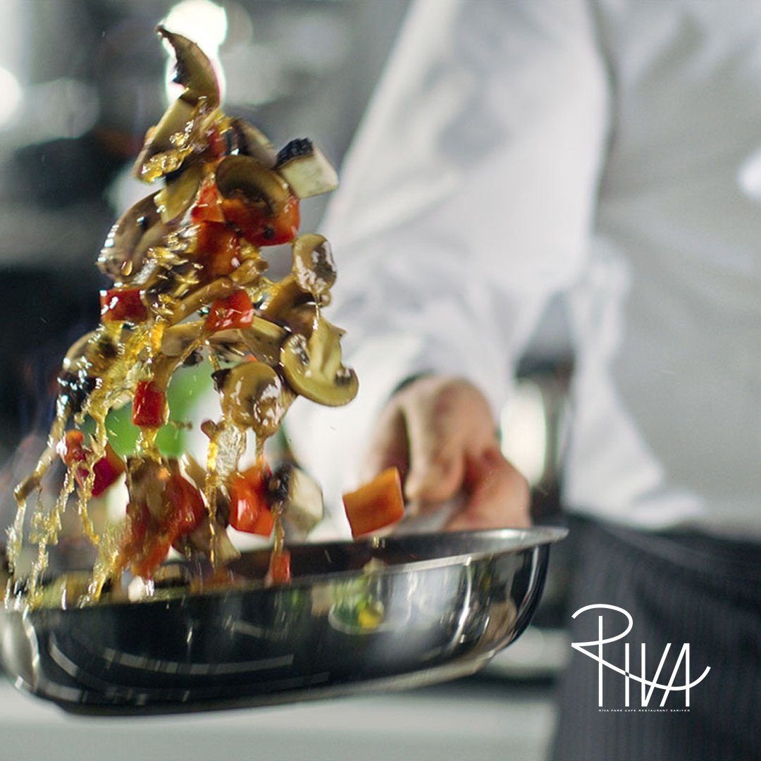 Aşçılarımızın taze sebzelerden yaptığı özel soslu yemekleri tadınca bize hak vereceksiniz. 
#yemek #foodies  #lezizyemekler #güzelsunum #güzelsunumlaradresi #gurme #gurmelezzetler #rivarestaurant #sarıyer #istanbul #bosphorus #breakfast #restaurant #etkinlik  #organizasyon