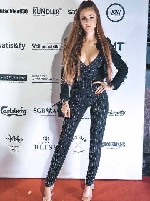 Watch LiahLou 💜's leaked NSFW photo on TwXstars