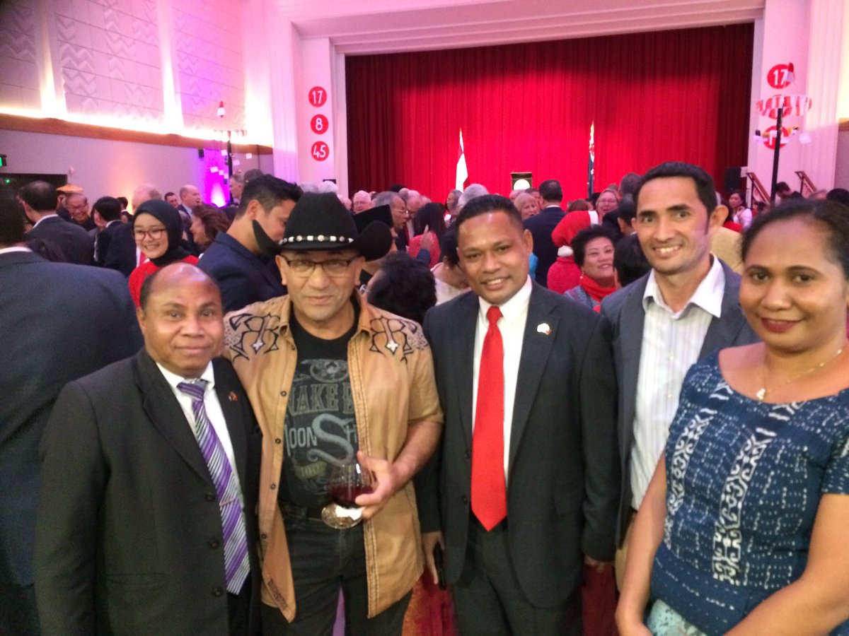 AmisoCosta's tweet photo. Congratulations to @KbriWellington for the celebration of the 74th Anniversary of RI Independence Day. It was great to meet NZ Minister of Defense @RonMarkNZF at the event. Thanks 🙏, Hon. Ron Mark, who will lead NZ Delegation to #TimorLeste for the 20th Anniversary of INTERFET! https://t.co/L1LQXmHaPh