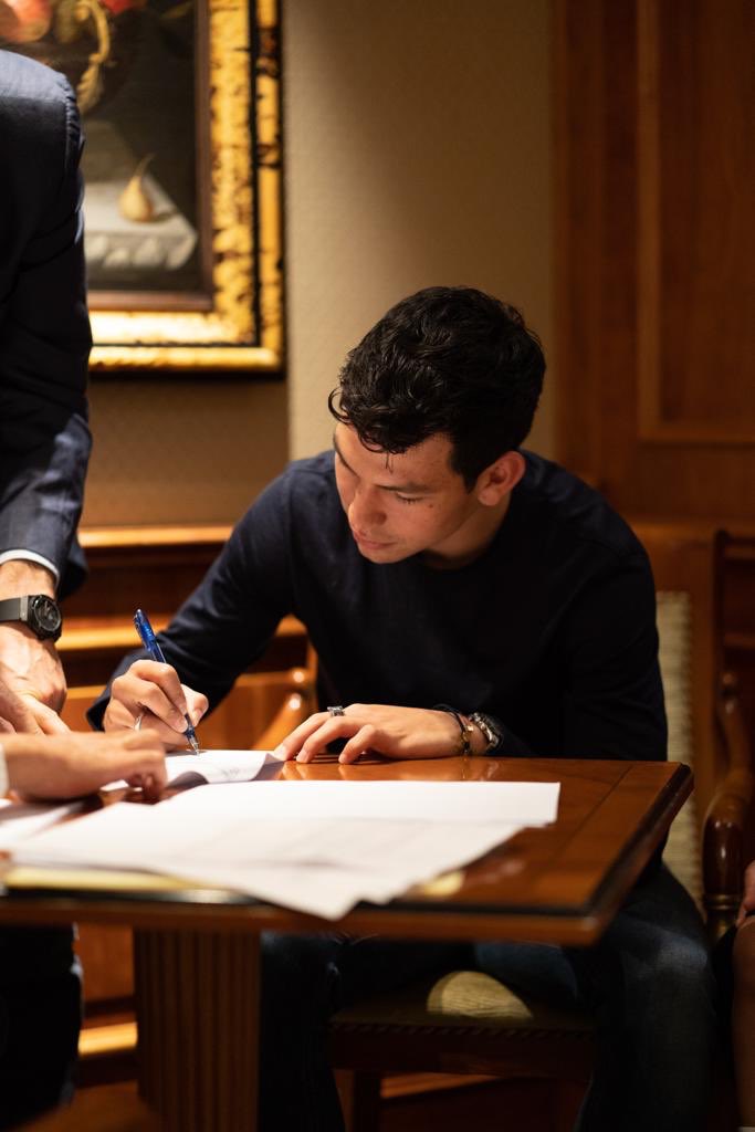 ADeLaurentiis's tweet photo. Benvenuto Hirving ! #ADL https://t.co/OI8O5efkSh