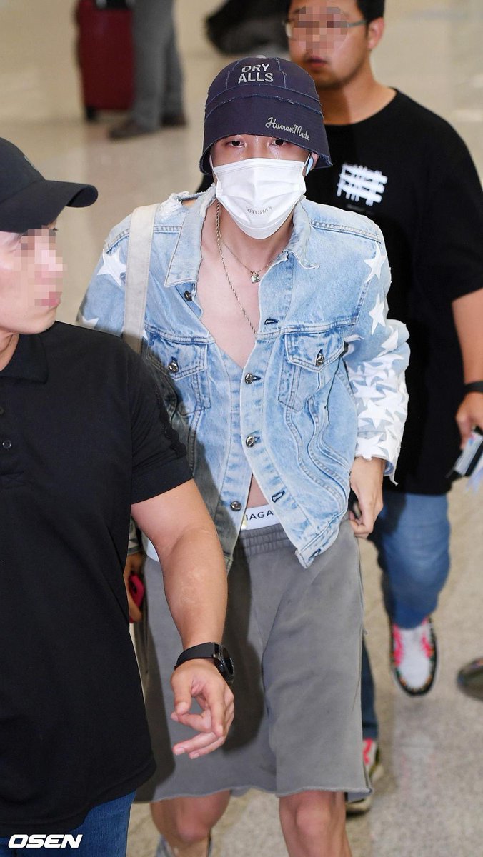 B_ang_Tanboy_S's tweet photo. 제이홉
입국
옷 먼데
머하자는 건데 https://t.co/JCadftvX2p