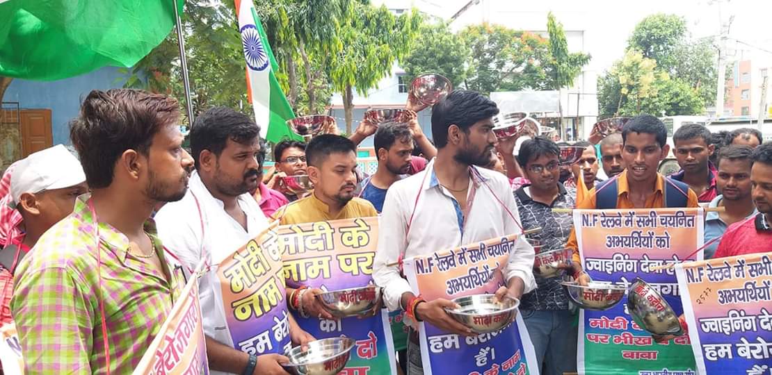 7407766872's tweet photo. @indiatvnews Unemployment revolution against N.F Railway. 2577 candidate cleared all stage according to CEN 02/2018. But Pannel list not publish in railway level 1 (group d) exam .All railway zone decleared Pannel and joining except this zone . https://t.co/GRH4MoHYUk