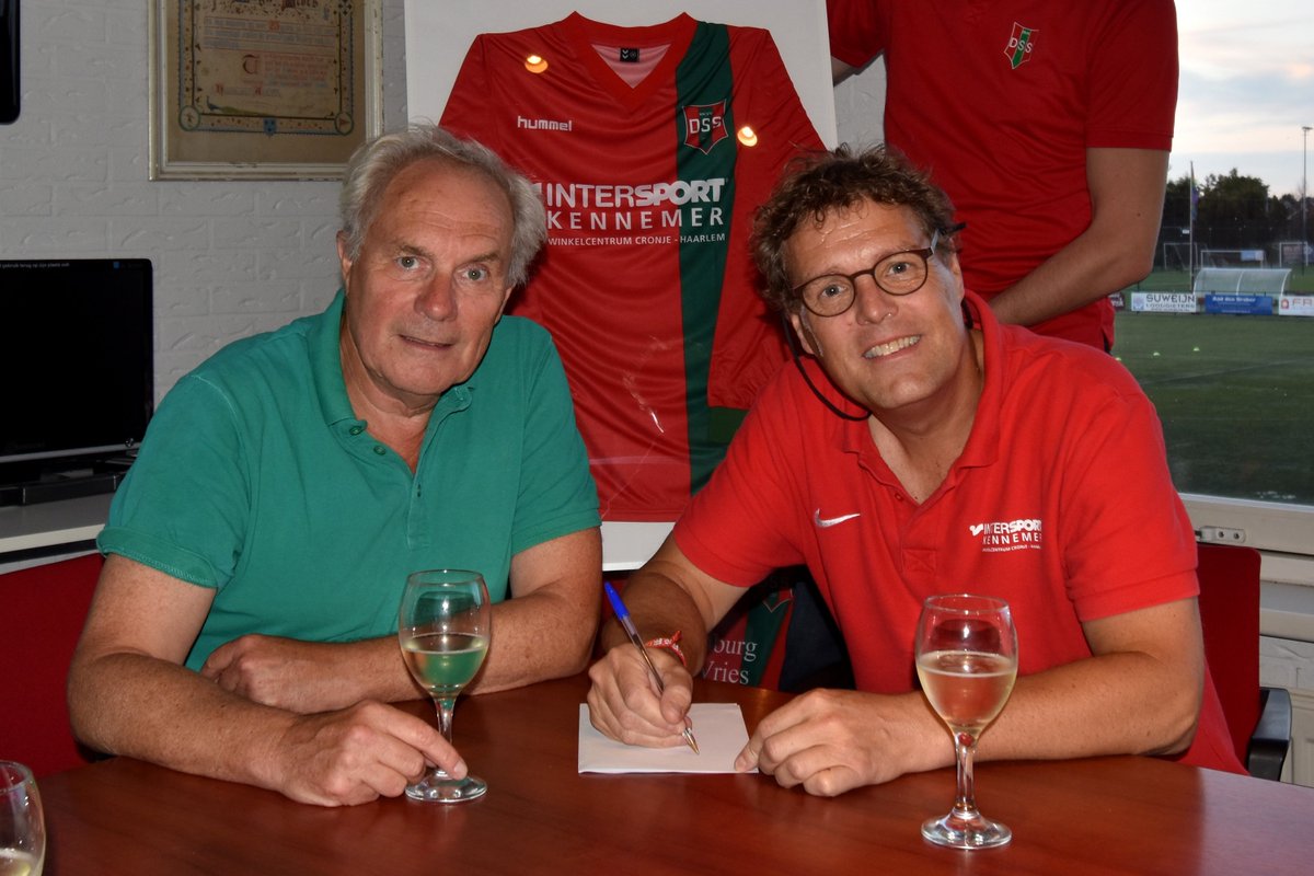 Vlak voor de aftrap van ons jubileumseizoen heeft DSS de samenwerkingsovereenkomst met Intersport Kennemer en Hugtenburg &amp; de Vries officieel ondertekend.We zijn blij in het gestelde vertrouwen in onze club en kijken uit naar een uitbreiding van onze samenwerking.  #dssvoetbal