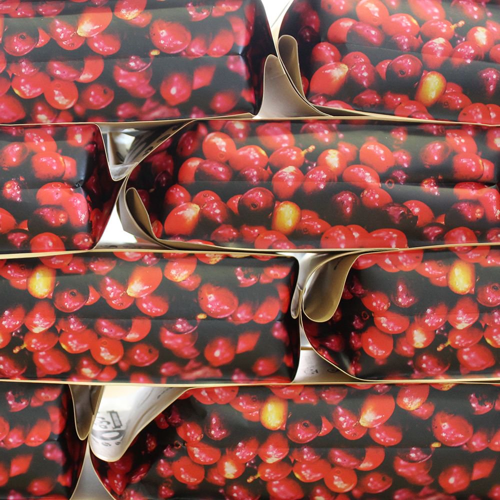 BeanBagsCoffee's tweet photo. Did you know? Coffee beans are actually the seed within the Cherries that grow on the coffee plant! We've put these coffee cherries on the sides of our bags as a reminder of where your cup of coffee started out! #BeanBags #coffee #Oxfordshire #Buckinghamshire https://t.co/5BA0wW8tT2