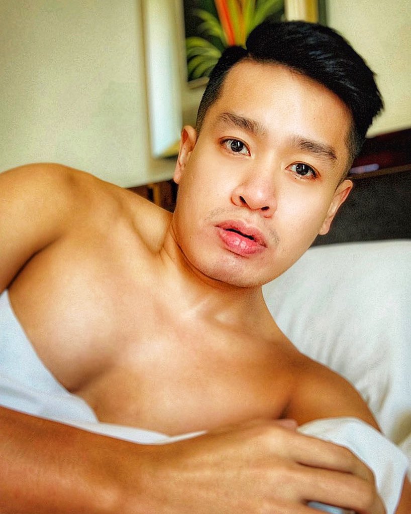 patrickalfredb's tweet image. So tell me, how do you sleep when it’s long weekend feels?! 😴 #pAT34 #fridaymood #FridayMotivation