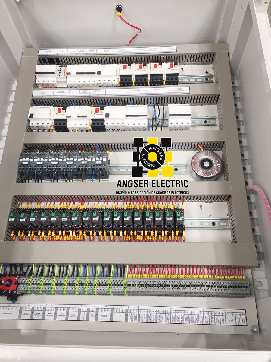 AngserElect's tweet photo. Detalle interior de otro de nuestros #cuadroseléctricos #cableado #angserelectric #borneros #esquemaseléctricos #ingeniería #FelizFinDeSemana :) https://t.co/fwAFO0CTkq