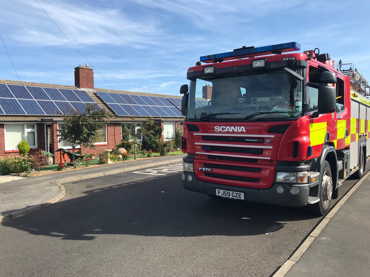 maxeve3's tweet photo. Crew from Misterton out and about in local area carrying out Safe and Well visits. @nottsfire @NottsfireOnCall #keepingcommunitysafe https://t.co/rdIDlATHgM