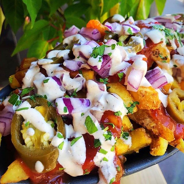 CafeThriveBomo's tweet photo. We're open bank holiday Monday 26th August from 11am-6pm, to fulfil all of your loaded fries cravings 👀🌞 #Repost @myveganhealthuk https://t.co/d833yURWHa