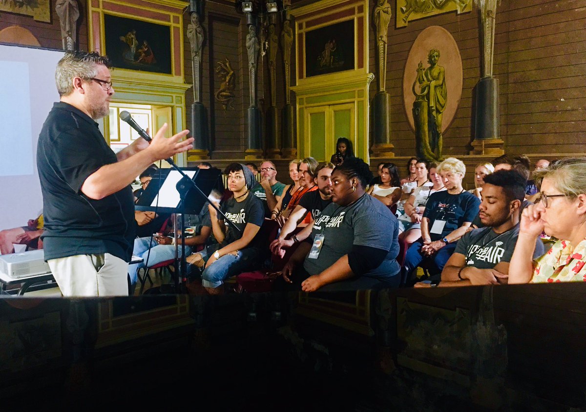 Let’s talk about engaging young musicians with a cappella!
With BRAD REES from <a href="/TiffinU/">Tiffin University</a> 🇺🇸 
😎
#VocalmenteAcademy
#talks