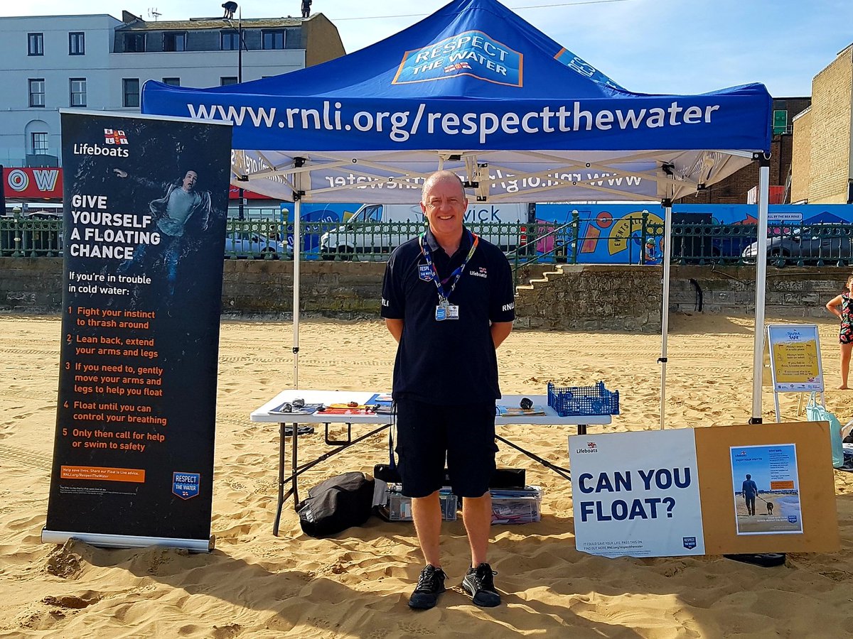 Thanet_CommSafe's tweet image. Our team are supporting Swim Safe today at #Margate Main Sands. Sharing our key safety messages. So great to see these FREE open water swim safety sessions. @rnli @Swim_England @ThanetSwaleRNLI #floattolive #bewateraware #respectthewater