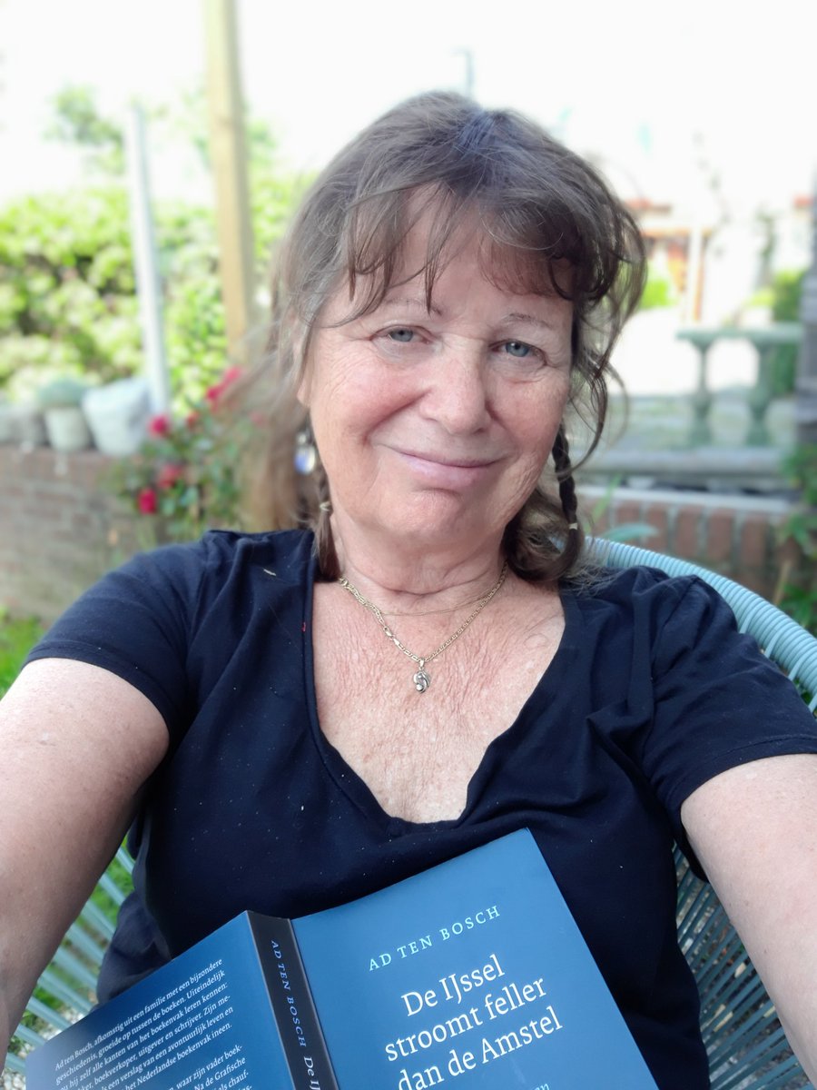<a href="/oorschotboeken/">Van Oorschot</a> Net begonnen in #herinneringen van boekhandelaar  van Ad ten Bosch. Dus dubbel genieten van boek en mooie weer👍