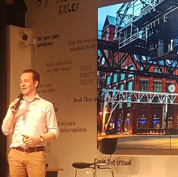 StartupInsid_er's tweet photo. Als Content-Partner im @AmplifierBerlin ist es unser Ziel spannende Formate auf die Bühne zu bringen. Heute beim #agenturtag vor Ort. Ein toller Space. Schaut vorbei! #startups #innovation #digitaliztion https://t.co/yewnILioV1