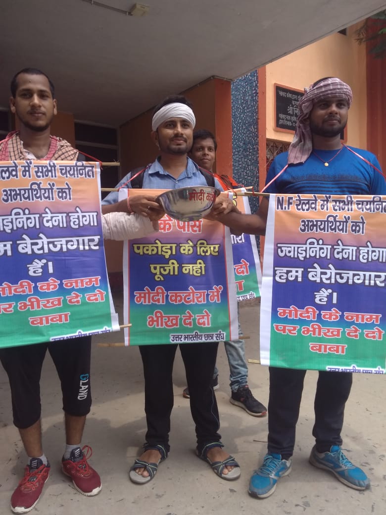 7407766872's tweet photo. @PiyushGoyal
@RailMinIndia
@narendramodi
Today black day of railways ministeries ⬛.Not getting a job after all clearing stage. A massive revolutionary movement against N.F.Railway. https://t.co/BORArzp0xy