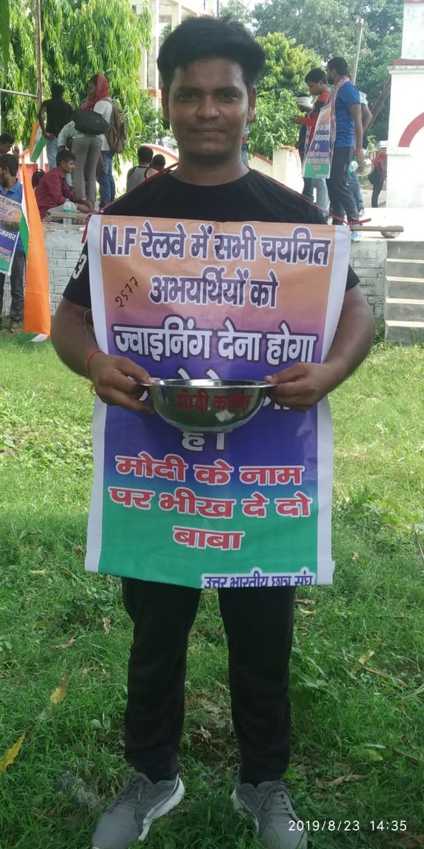 7407766872's tweet photo. @PiyushGoyal
@RailMinIndia
@narendramodi
Today black day of railways ministeries ⬛.Not getting a job after all clearing stage. A massive revolutionary movement against N.F.Railway. https://t.co/BORArzp0xy