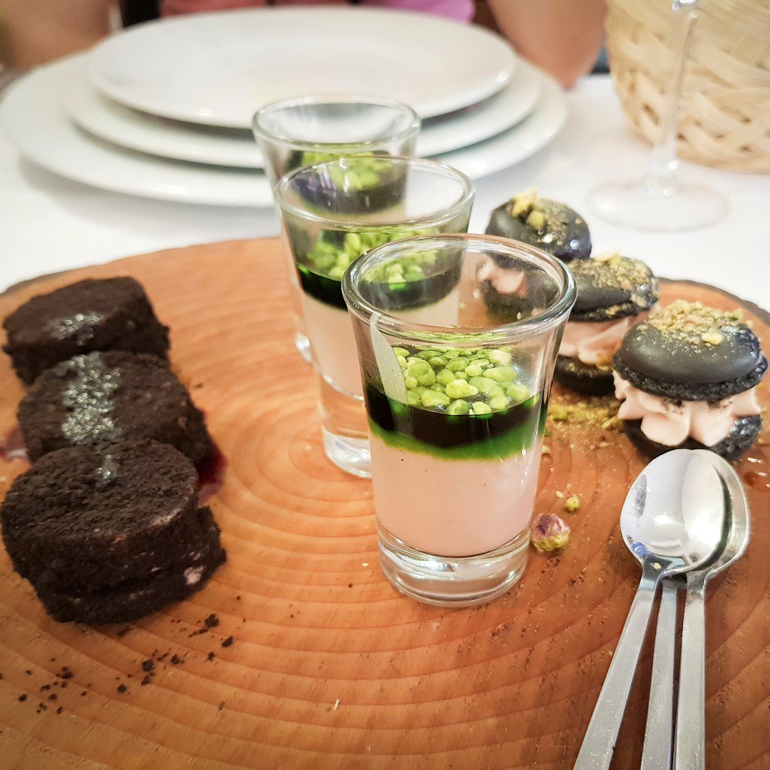 CTRlosvillares's tweet photo. Llega un nuevo fin de semana de verano y eso hay que celebrarlo. Tapas creativas o cocina de toda la vida. Tú eliges #restaurantelosvillares 📷@wikicocina https://t.co/O6Iz97wxbR