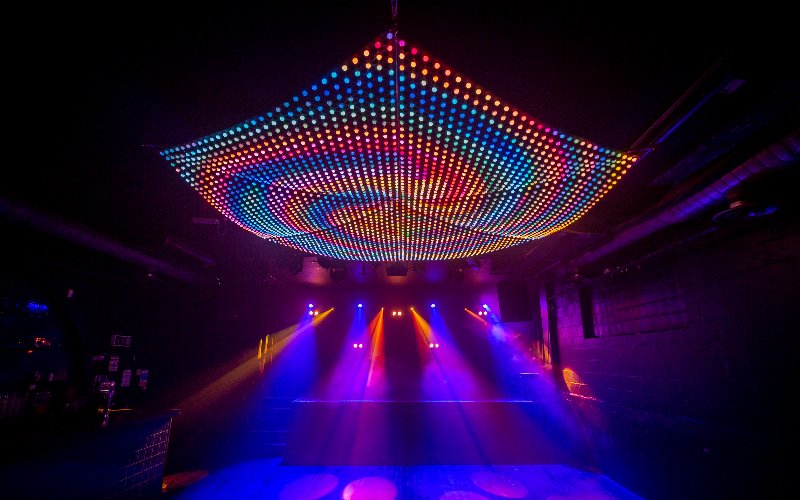 LondONtheinside's tweet image. It&apos;s not just about the music at @ColoursHoxton because @OrangeBuffalowill be in the kitchen slinging wings, chicken sandwiches and plant-based burgers ow.ly/vtGs30pors4